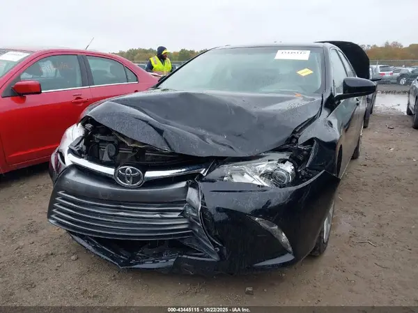 4T1BF1FK2HU724195 2017 TOYOTA CAMRY - Image 2
