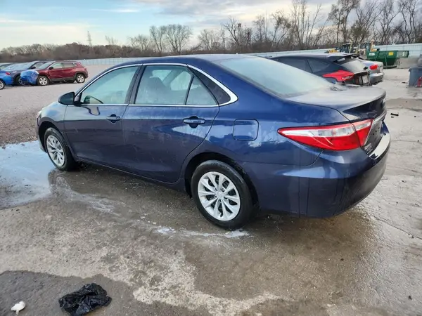 4T1BF1FK2HU724519 2017 TOYOTA CAMRY - Image 2