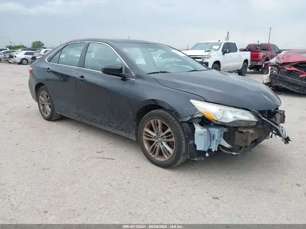 4T1BF1FK2HU724584 2017 TOYOTA CAMRY - Image 1