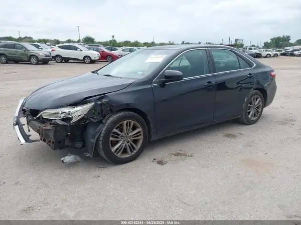 4T1BF1FK2HU724584 2017 TOYOTA CAMRY - Image 2