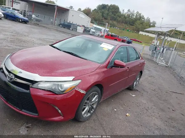 4T1BF1FK2HU725685 2017 TOYOTA CAMRY - Image 2