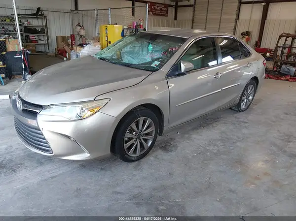 4T1BF1FK2HU727470 2017 TOYOTA CAMRY - Image 2