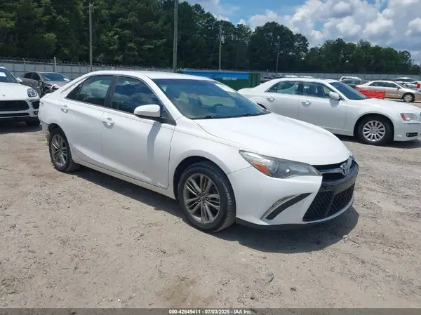 4T1BF1FK2HU729493 2017 TOYOTA CAMRY - Image 1