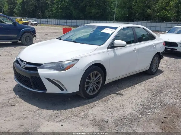 4T1BF1FK2HU729493 2017 TOYOTA CAMRY - Image 2