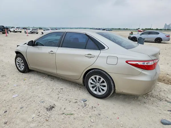 4T1BF1FK2HU730028 2017 TOYOTA CAMRY - Image 2