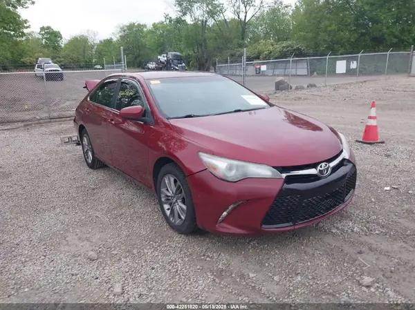 4T1BF1FK2HU730739 2017 TOYOTA CAMRY - Image 1