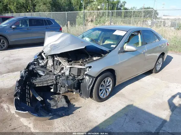 4T1BF1FK2HU733673 2017 TOYOTA CAMRY - Image 2