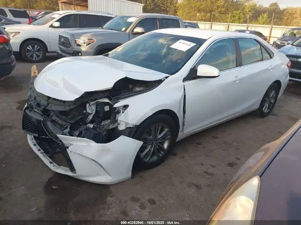4T1BF1FK2HU735360 2017 TOYOTA CAMRY - Image 2