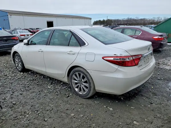 4T1BF1FK2HU735410 2017 TOYOTA CAMRY - Image 2