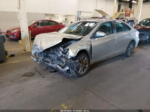 4T1BF1FK2HU735844 2017 TOYOTA CAMRY - Image 2