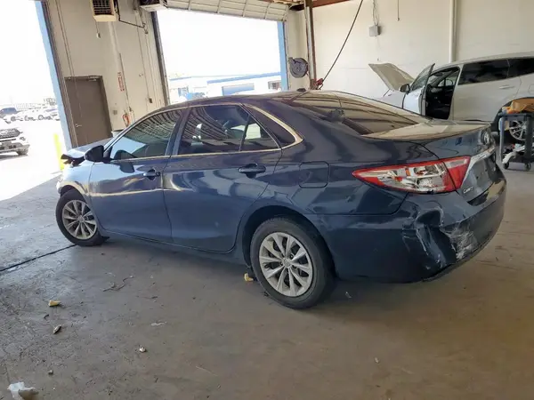 4T1BF1FK2HU736041 2017 TOYOTA CAMRY - Image 2