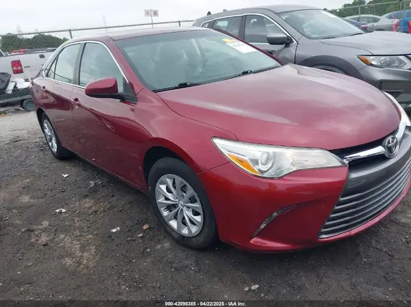 4T1BF1FK2HU739683 2017 TOYOTA CAMRY - Image 1