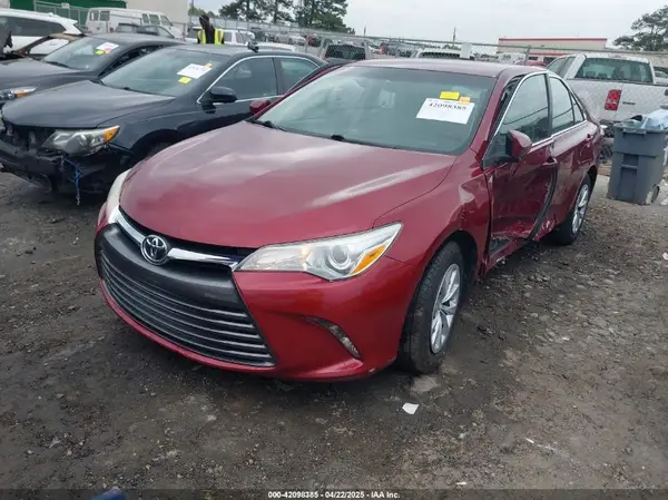 4T1BF1FK2HU739683 2017 TOYOTA CAMRY - Image 2