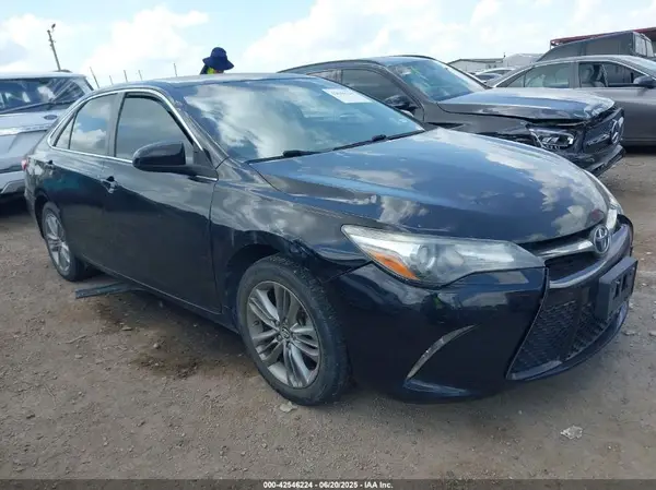 4T1BF1FK2HU740557 2017 TOYOTA CAMRY - Image 1