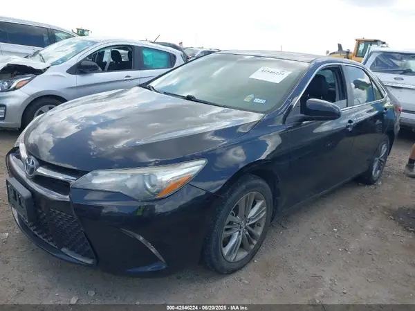 4T1BF1FK2HU740557 2017 TOYOTA CAMRY - Image 2