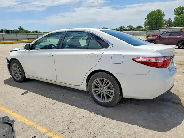 4T1BF1FK2HU747752 2017 TOYOTA CAMRY - Image 2