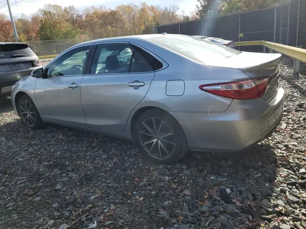 4T1BF1FK2HU749629 2017 TOYOTA CAMRY - Image 2