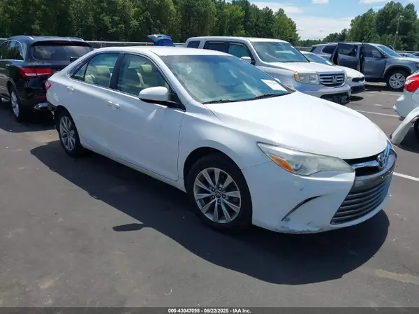 4T1BF1FK2HU751025 2017 TOYOTA CAMRY - Image 1