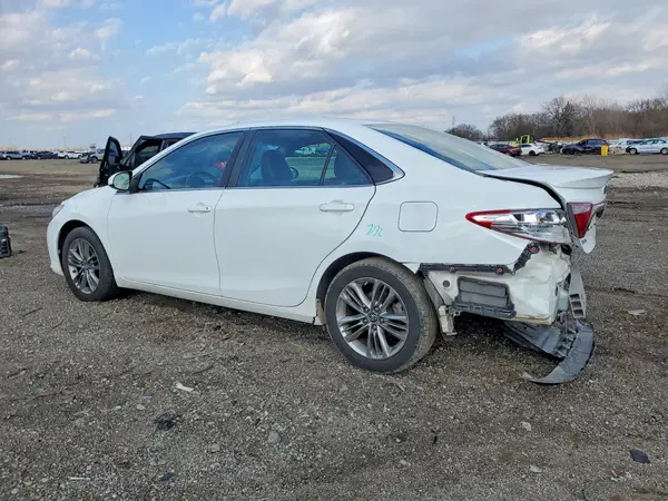 4T1BF1FK2HU752126 2017 TOYOTA CAMRY - Image 2