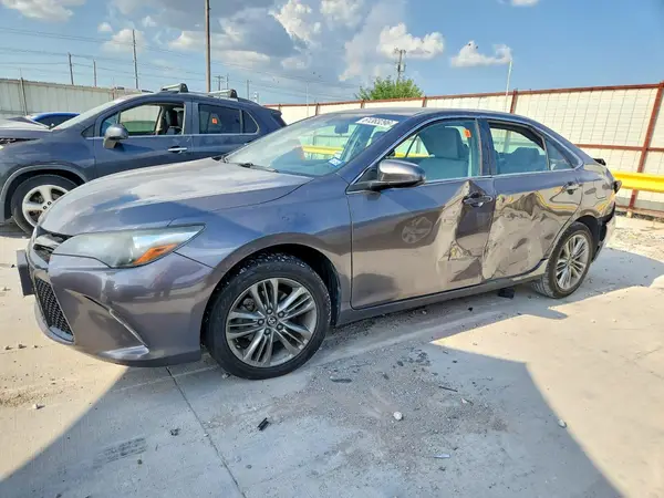 4T1BF1FK2HU752854 2017 TOYOTA CAMRY - Image 1