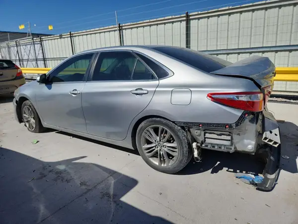 4T1BF1FK2HU756645 2017 TOYOTA CAMRY - Image 2