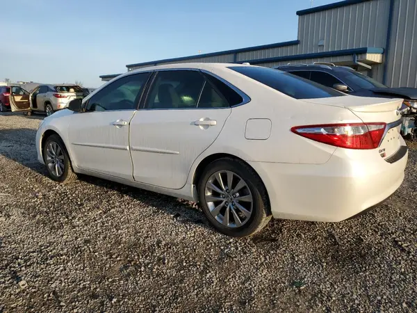 4T1BF1FK2HU757441 2017 TOYOTA CAMRY - Image 2