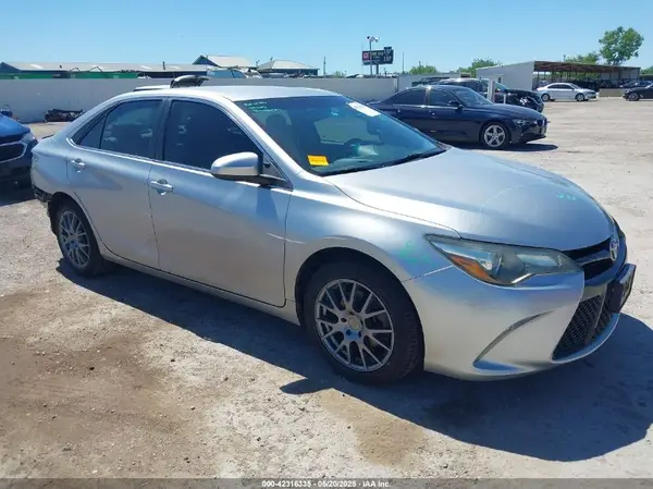 4T1BF1FK2HU757746 2017 TOYOTA CAMRY - Image 1