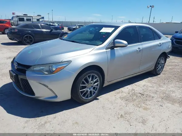 4T1BF1FK2HU757746 2017 TOYOTA CAMRY - Image 2