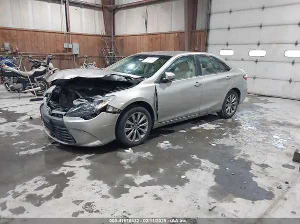 4T1BF1FK2HU758265 2017 TOYOTA CAMRY - Image 2