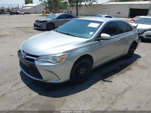 4T1BF1FK2HU758766 2017 TOYOTA CAMRY - Image 2