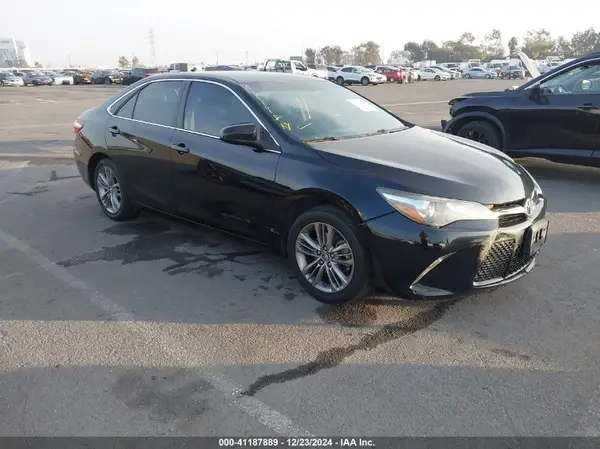 4T1BF1FK2HU758962 2017 TOYOTA CAMRY - Image 1