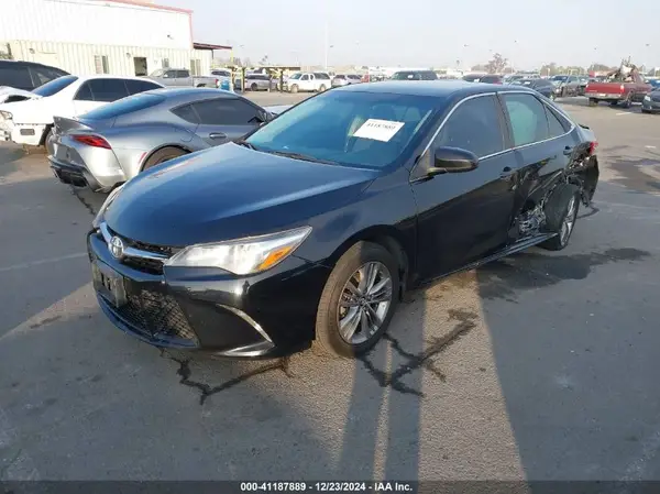 4T1BF1FK2HU758962 2017 TOYOTA CAMRY - Image 2