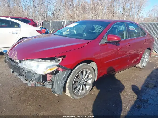 4T1BF1FK2HU761747 2017 TOYOTA CAMRY - Image 2