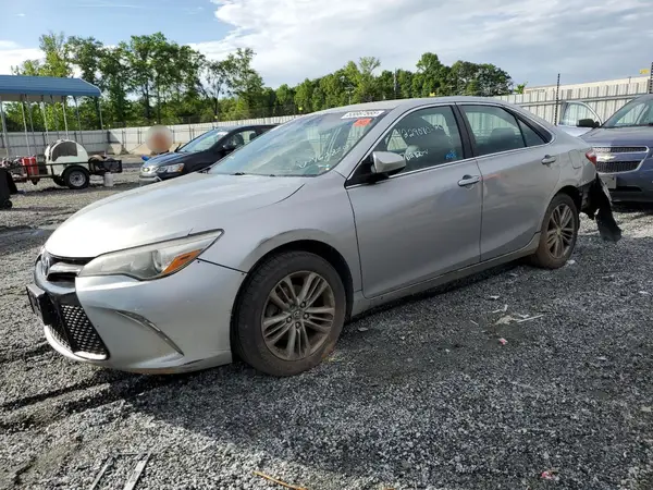 4T1BF1FK2HU762820 2017 TOYOTA CAMRY - Image 1