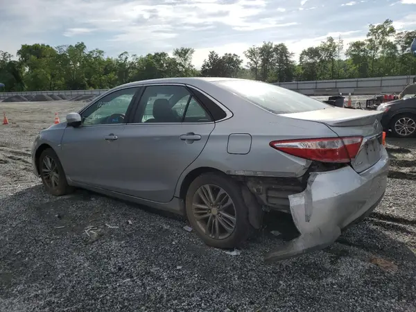 4T1BF1FK2HU762820 2017 TOYOTA CAMRY - Image 2