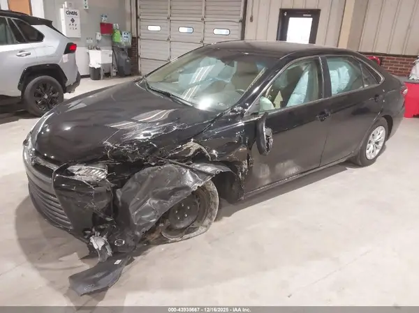 4T1BF1FK2HU765765 2017 TOYOTA CAMRY - Image 2