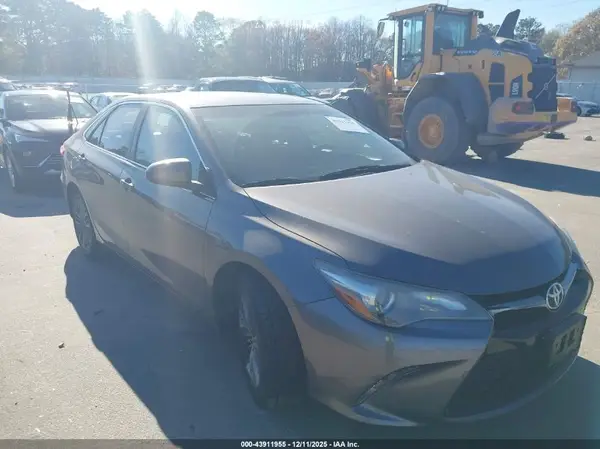4T1BF1FK2HU766799 2017 TOYOTA CAMRY - Image 1
