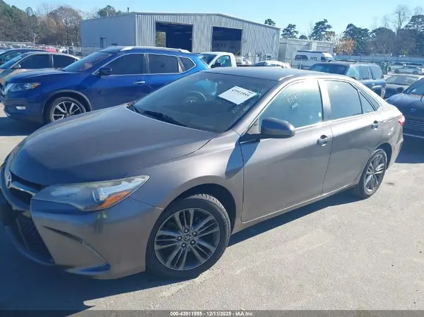 4T1BF1FK2HU766799 2017 TOYOTA CAMRY - Image 2