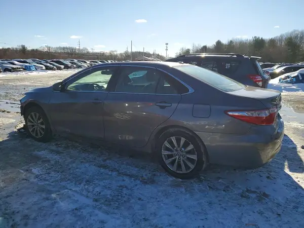 4T1BF1FK2HU768763 2017 TOYOTA CAMRY - Image 2