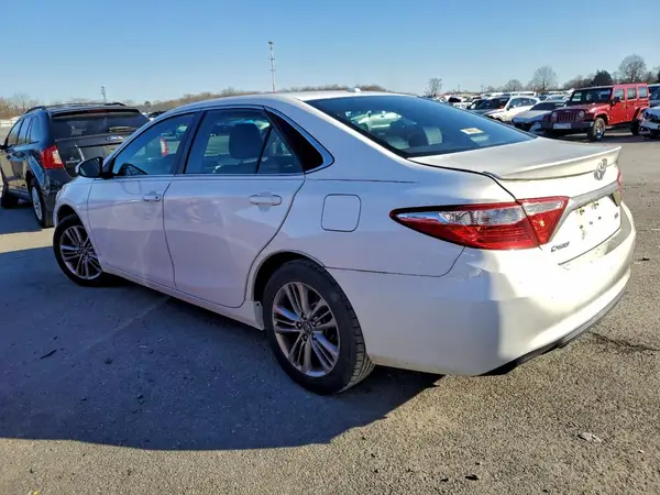 4T1BF1FK2HU772800 2017 TOYOTA CAMRY - Image 2