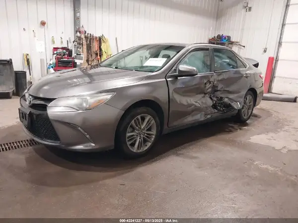 4T1BF1FK2HU774529 2017 TOYOTA CAMRY - Image 2