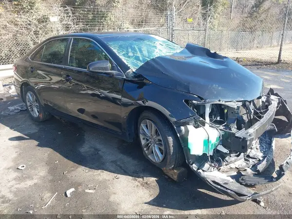 4T1BF1FK2HU776457 2017 TOYOTA CAMRY - Image 1