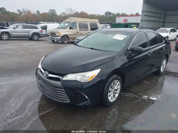 4T1BF1FK2HU781738 2017 TOYOTA CAMRY - Image 2