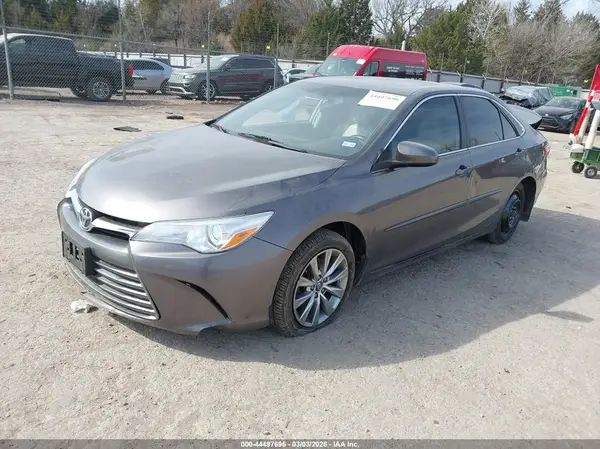 4T1BF1FK2HU782520 2017 TOYOTA CAMRY - Image 2