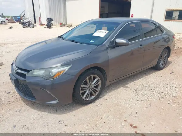 4T1BF1FK2HU783005 2017 TOYOTA CAMRY - Image 2