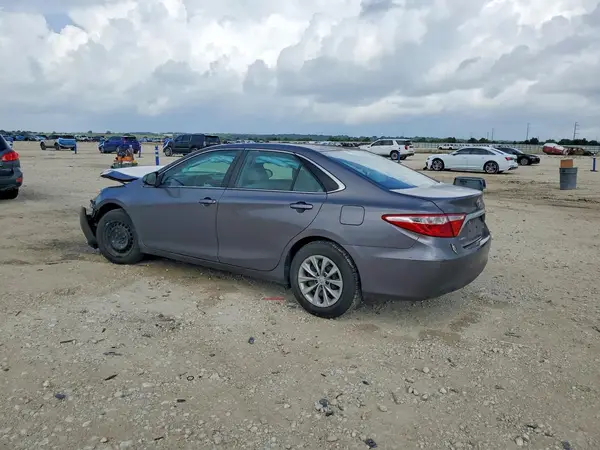 4T1BF1FK2HU785160 2017 TOYOTA CAMRY - Image 2