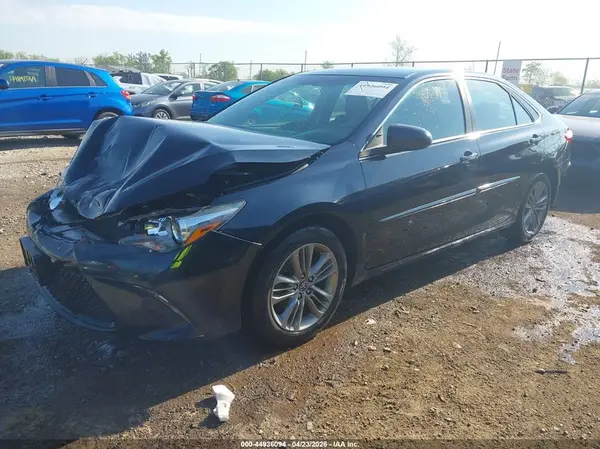 4T1BF1FK2HU785644 2017 TOYOTA CAMRY - Image 2