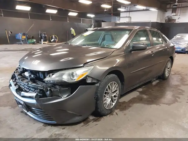 4T1BF1FK2HU786888 2017 TOYOTA CAMRY - Image 2