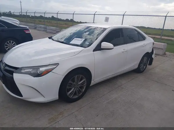 4T1BF1FK2HU792142 2017 TOYOTA CAMRY - Image 2