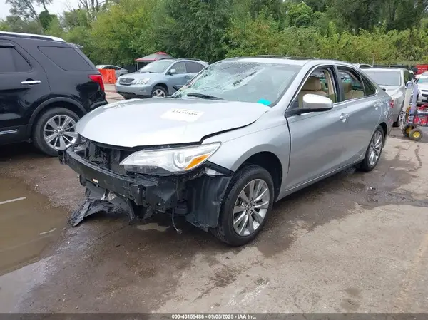 4T1BF1FK2HU792190 2017 TOYOTA CAMRY - Image 2